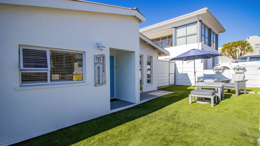 4 Bedroom Property for Sale in Yzerfontein Western Cape